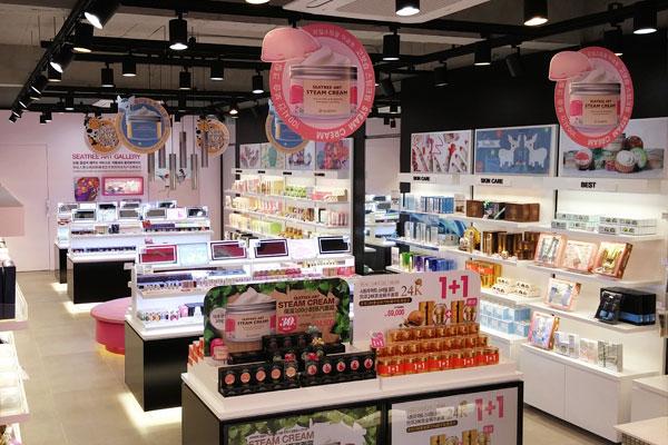 韩国化妆品店去年倒闭率高达288路边化妆品店转变销售渠道自救